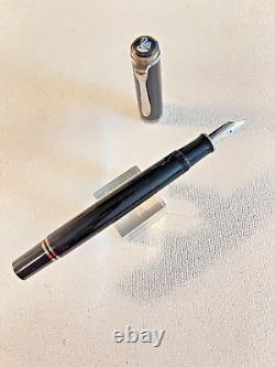 Black Pelikan 400/405 Souveran Fountain Pen Piston Filler FINE 14C-585 nib BEAUT