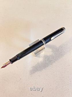 Black Pelikan 400/405 Souveran Fountain Pen Piston Filler FINE 14C-585 nib BEAUT