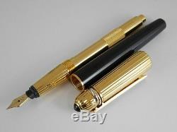 Cartier Pasha Black Lacquer and Gold Plated Black Clip Fountain Pen M Excellent