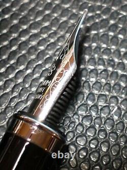 Chilton Vintage Fountain Pen In Irridescent Jasper Green And Black With M Nib