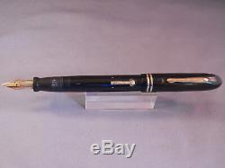 Conklin Vintage Endura Symetrik Fountain Pen-black -working