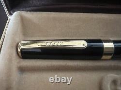 GUCCI Fountain Pen Black Resin Cartridge Nib M Warranty NEVER USED