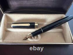 GUCCI Fountain Pen Black Resin Cartridge Nib M Warranty NEVER USED