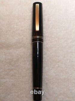 Limited Edition Delta Vintage Fountain Pen Black With Brushed Gold Clip Fine Nib