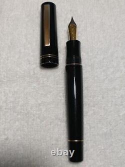 Limited Edition Delta Vintage Fountain Pen Black With Brushed Gold Clip Fine Nib