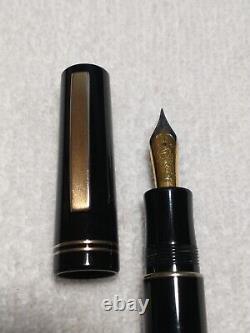 Limited Edition Delta Vintage Fountain Pen Black With Brushed Gold Clip Fine Nib