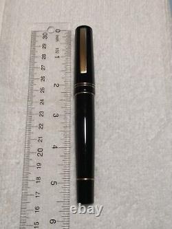 Limited Edition Delta Vintage Fountain Pen Black With Brushed Gold Clip Fine Nib