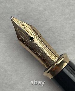 Mint Cross Townsend Fountain Pen, Black Lacquer, 14k 585 Gold Nib, Medium