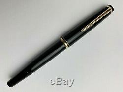 Montblanc N0 22 Vintage Black & Gold Fountain Pen With 14k Gold F Nib Mint