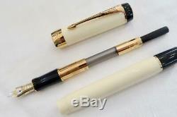 New Mint & Boxed Parker Duofold International Ivory & Black, Gold/t Fountain Pen
