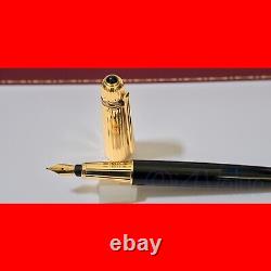 New Pasha de Cartier fountain pen in black lacquer and gold, M nib