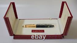 New Pasha de Cartier fountain pen in black lacquer and gold, M nib