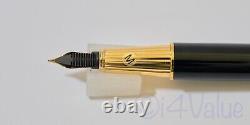 New Pasha de Cartier fountain pen in black lacquer and gold, M nib