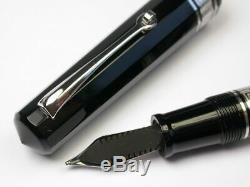 Omas Paragon Arte Italiana Black Silver 18c 750 Gold M Nib Faceted Fountain Pen