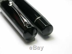 Omas Paragon Arte Italiana Black Silver 18c 750 Gold M Nib Faceted Fountain Pen