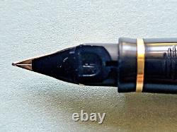 Parker 750 Laque Burgandy Fountain Pen 18 K Gold Fine Nib. Excellent Condition