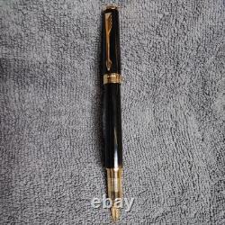 Parker Fountain Pen Black With Gold Trim. Medium Nib