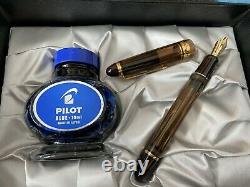 Pilot Custom 823 Fine 14k Gold Nib Fountain Pen (Amber)