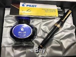 Pilot Fountain Pen Custom 823 Medium Nib Smoke/Transparent Black Plunger Fill