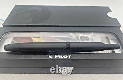 Pilot Vanishing Point Black Matte EF 18 Kt fountain pen Box Papers Near Mint