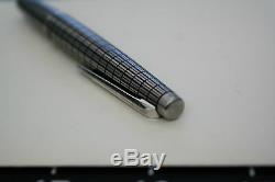 RARE ALL Cross-hatch PILOT ELite Fountain Pen 18K-750 Black Silver F