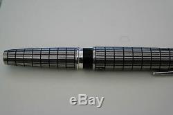 RARE ALL Cross-hatch PILOT ELite Fountain Pen 18K-750 Black Silver F