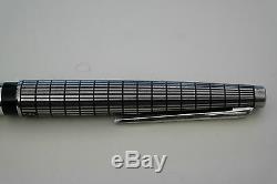 RARE ALL Cross-hatch PILOT ELite Fountain Pen 18K-750 Black Silver F