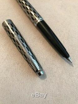 Rare Vintage Parker 45 Harlequin Black Shield Medium Nib Fountain Pen-superb