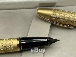 Sheaffer Legacy Heritage Kings Gold Fountain Pen 18K Med Nib New