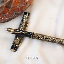 Sheaffer Targa Fountain Pen Feather Slimline 676s 14K M Gold Black Excellent