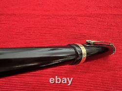 The Royal Pen Fountain Pen Black IN Piston With Pouch Marking Vintage