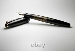 Vintage Parker Vacumatic Fountain Pen-Laminated Black-14K Gold Nib-USA 1946