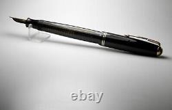 Vintage Parker Vacumatic Fountain Pen-Laminated Black-14K Gold Nib-USA 1946