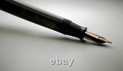 Vintage Parker Vacumatic Fountain Pen-Laminated Black-14K Gold Nib-USA 1946