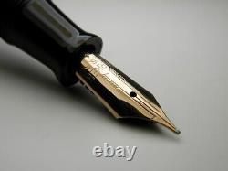 Vintage Parker Vacumatic Fountain Pen-Laminated Black-14K Gold Nib-USA 1946