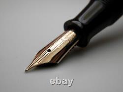 Vintage Parker Vacumatic Fountain Pen-Laminated Black-14K Gold Nib-USA 1946