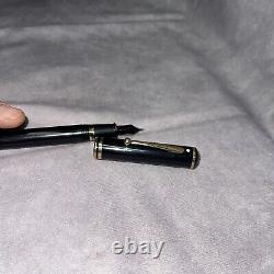 Vintage Sheaffer fountain pen black with solid gold 18k gold trim, circa 1932
