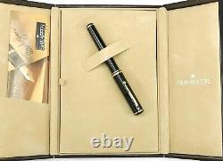 Vintage Sheaffer's Connaisseur Fountain Pen With 18K Gold Nib Made USA