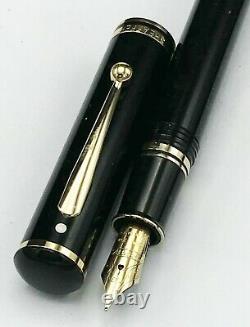 Vintage Sheaffer's Connaisseur Fountain Pen With 18K Gold Nib Made USA