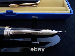 Waterman Pen Fountain Pen Lacquer Black Hemisphere Pen Gold 18K Marking Vintage