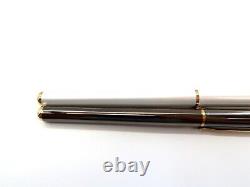 Ensemble de deux stylos-plumes vintage ELYSEE avec étui d'origine en chrome blanc et noir.