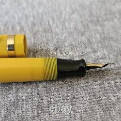 Ensemble de stylo-plume mandarin jaune pointe diamant des années 1930