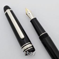 Nouveau stylo plume MONTBLANC MEISTERSTUCK 145 noir avec plume en platine M dans un étui en cuir.