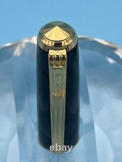 Rare stylo-plume vintage avec plume en or 14K et corps noir/golden trim fabriqué au Japon