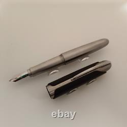 Stylo à plume en cuir noir Porsche Design P3150 avec clip en acier inoxydable