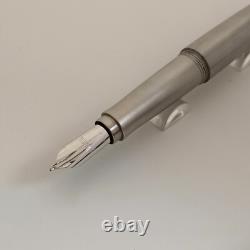 Stylo à plume en cuir noir Porsche Design P3150 avec clip en acier inoxydable