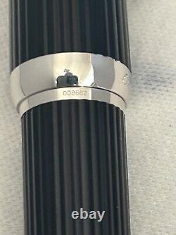 Stylo plume Cartier en composite noir avec plume en or 18K - Excellent état