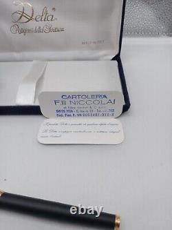 Stylo-plume Delta Artigianni Scrittura en noir satiné pointe fine - dans une boîte