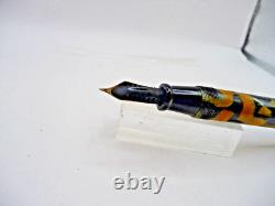 Stylo plume Jos. Lipic noir et perle à capuchon plat - plume moyenne l4k - en fonctionnement