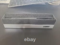 Stylo-plume Lamy édition noir mat légèrement utilisé dans sa boîte d'origine